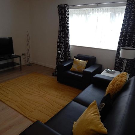 River Court Apartments Lets CBG Екстериор снимка