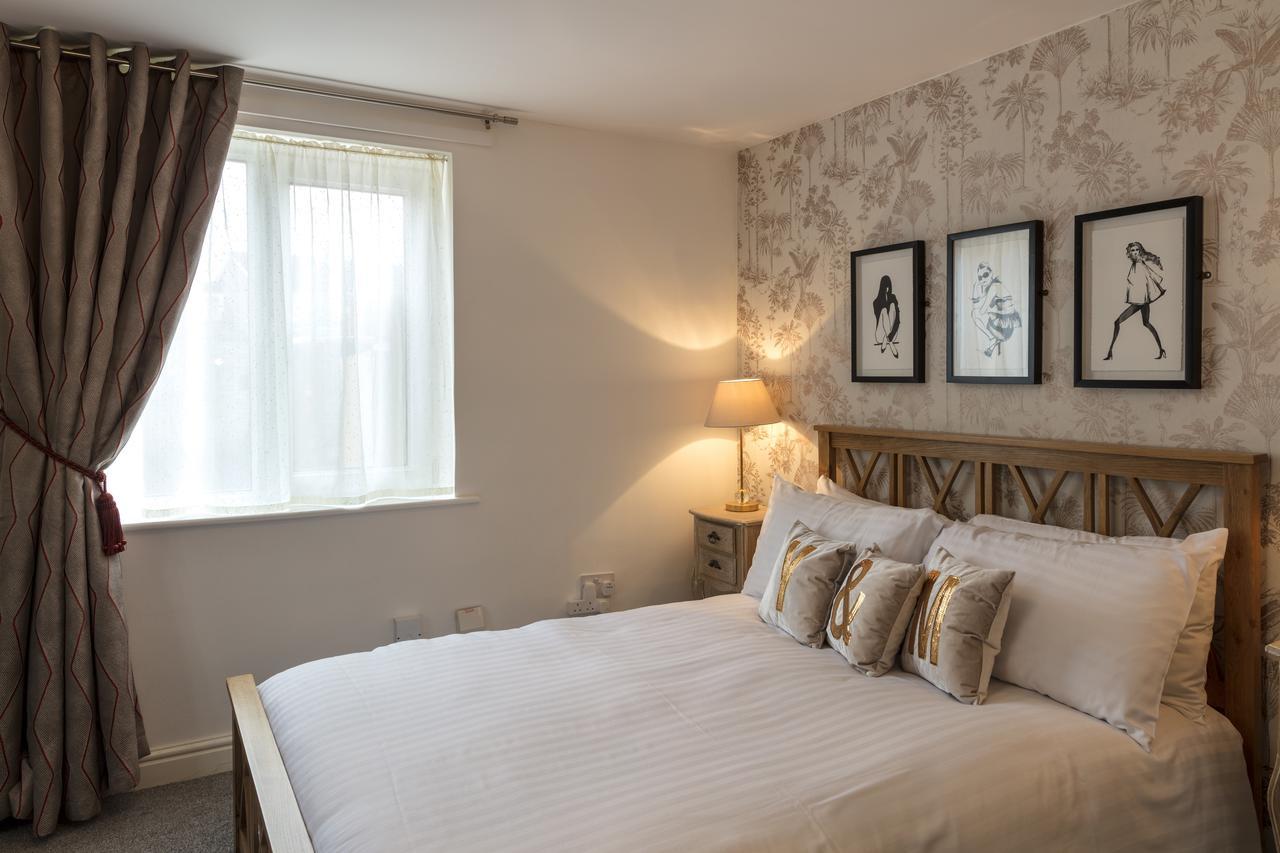 River Court Apartments Lets CBG Екстериор снимка