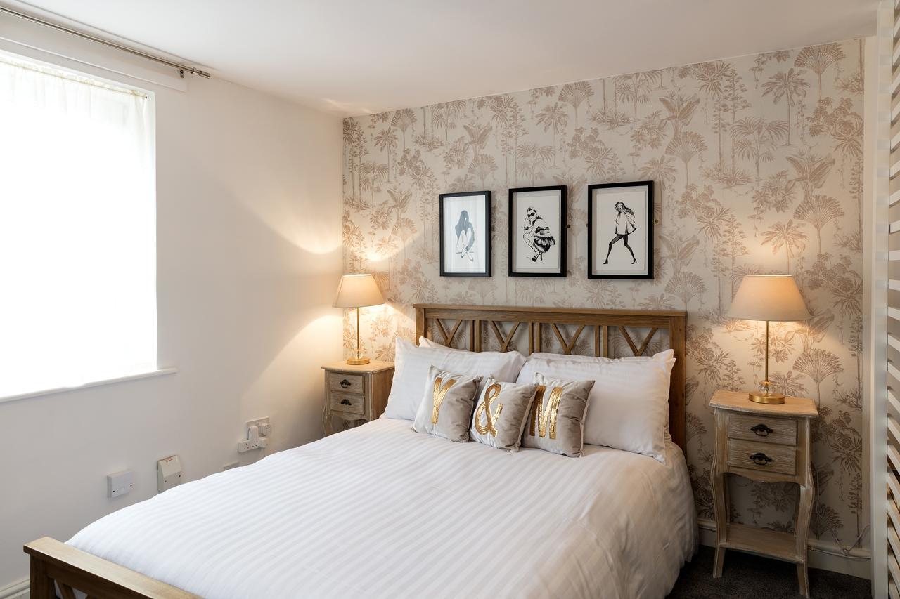 River Court Apartments Lets CBG Екстериор снимка