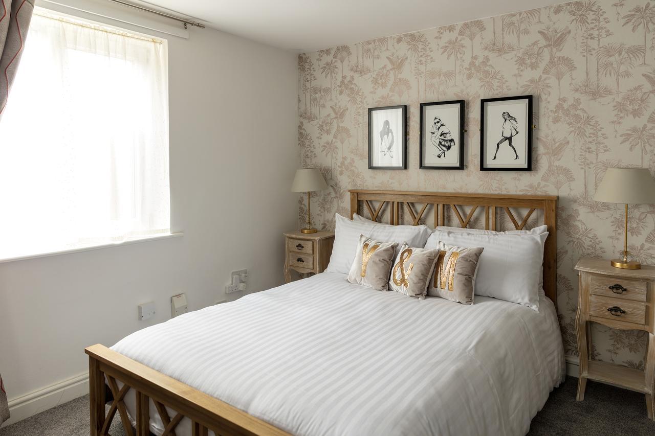 River Court Apartments Lets CBG Екстериор снимка