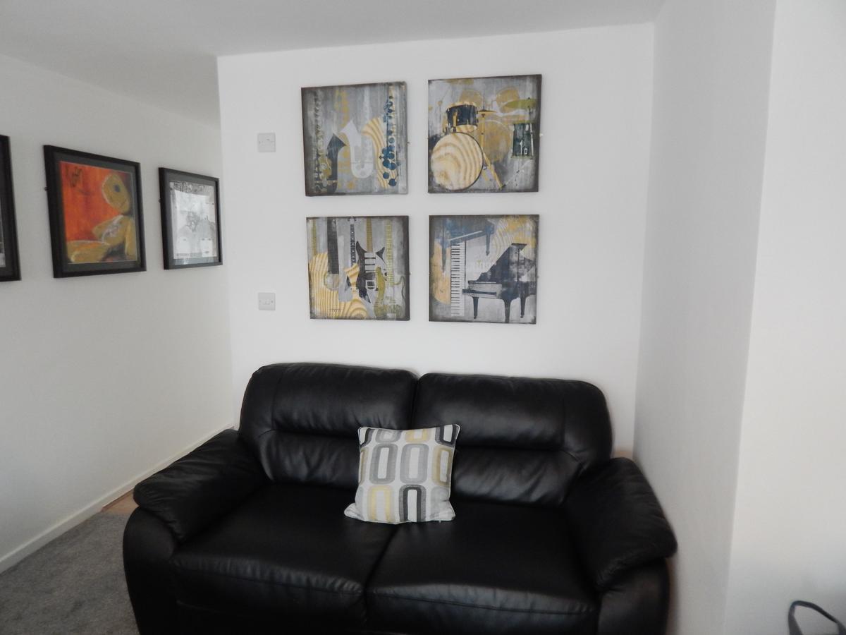 River Court Apartments Lets CBG Екстериор снимка