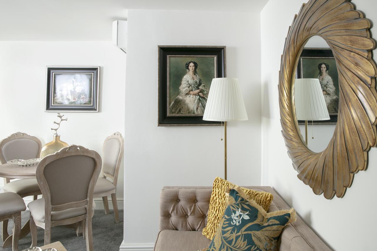 River Court Apartments Lets CBG Екстериор снимка