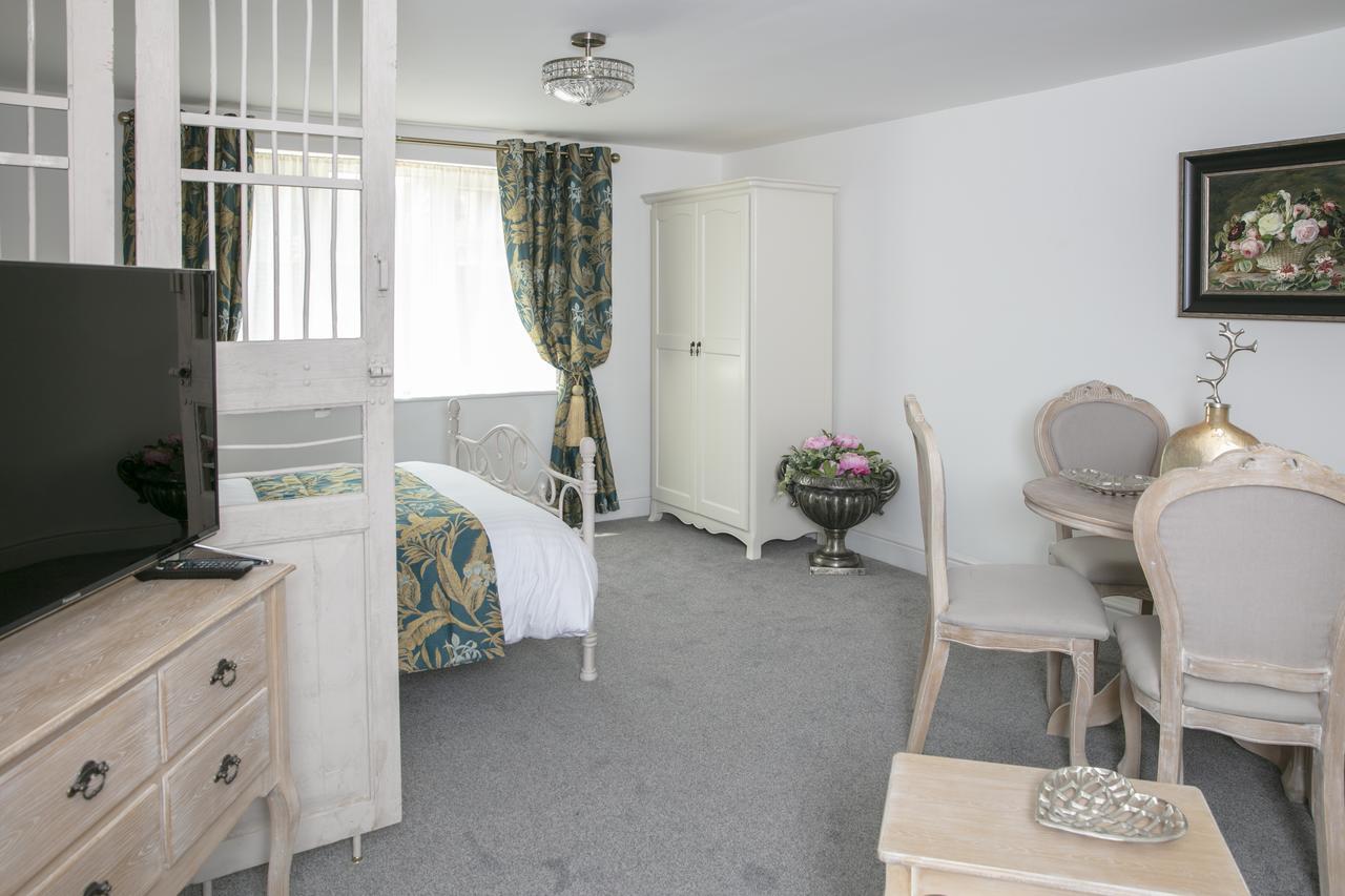River Court Apartments Lets CBG Екстериор снимка