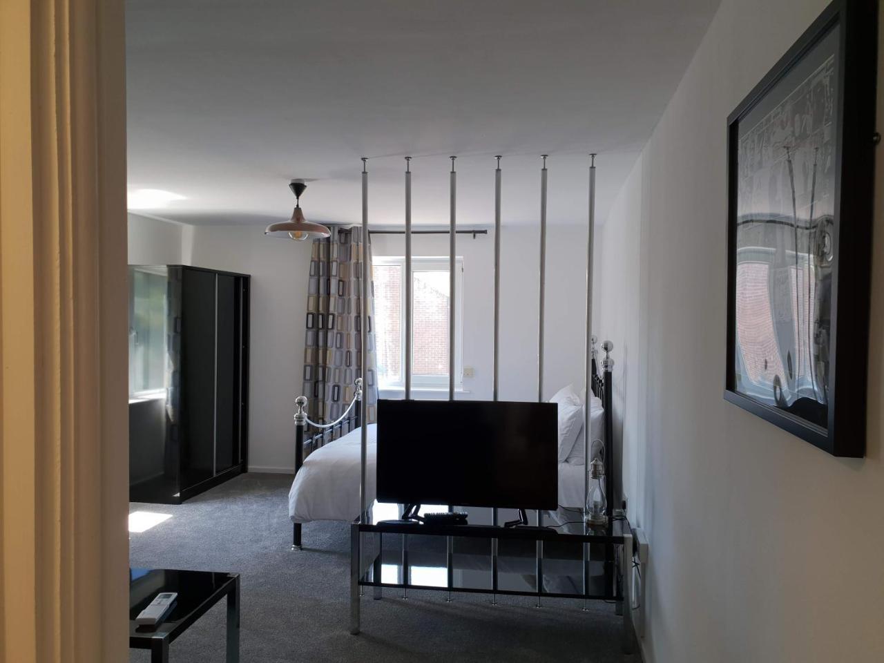 River Court Apartments Lets CBG Екстериор снимка