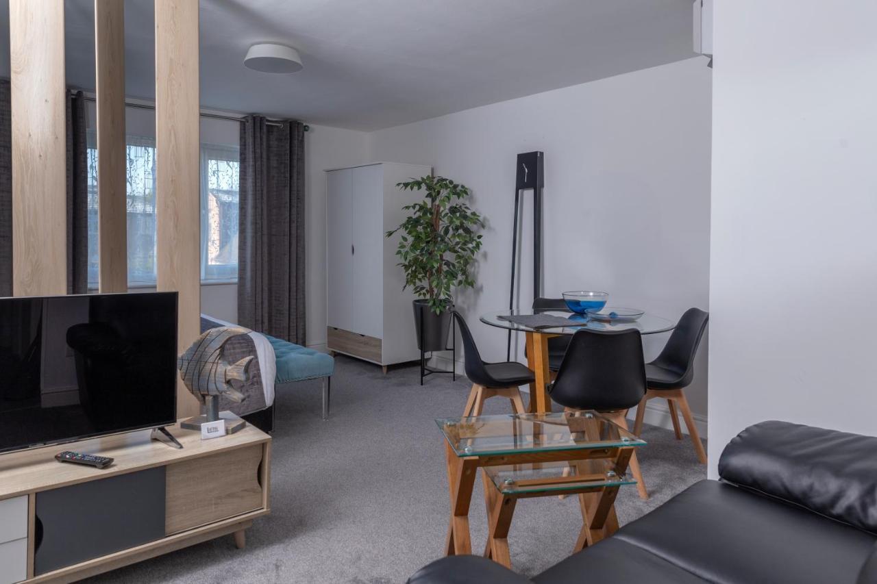 River Court Apartments Lets CBG Екстериор снимка