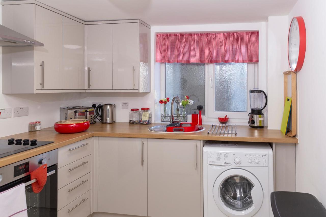 River Court Apartments Lets CBG Екстериор снимка