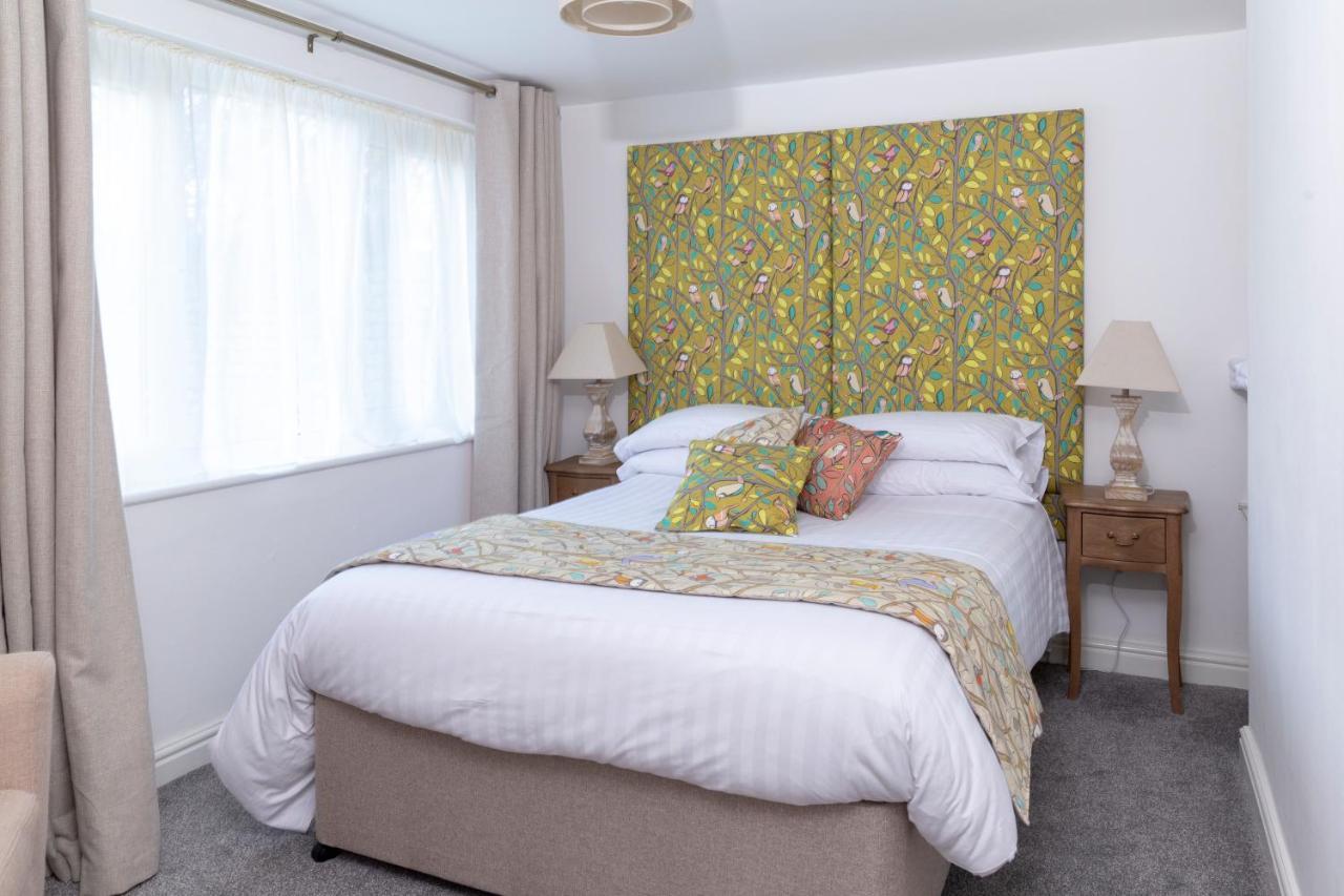 River Court Apartments Lets CBG Екстериор снимка