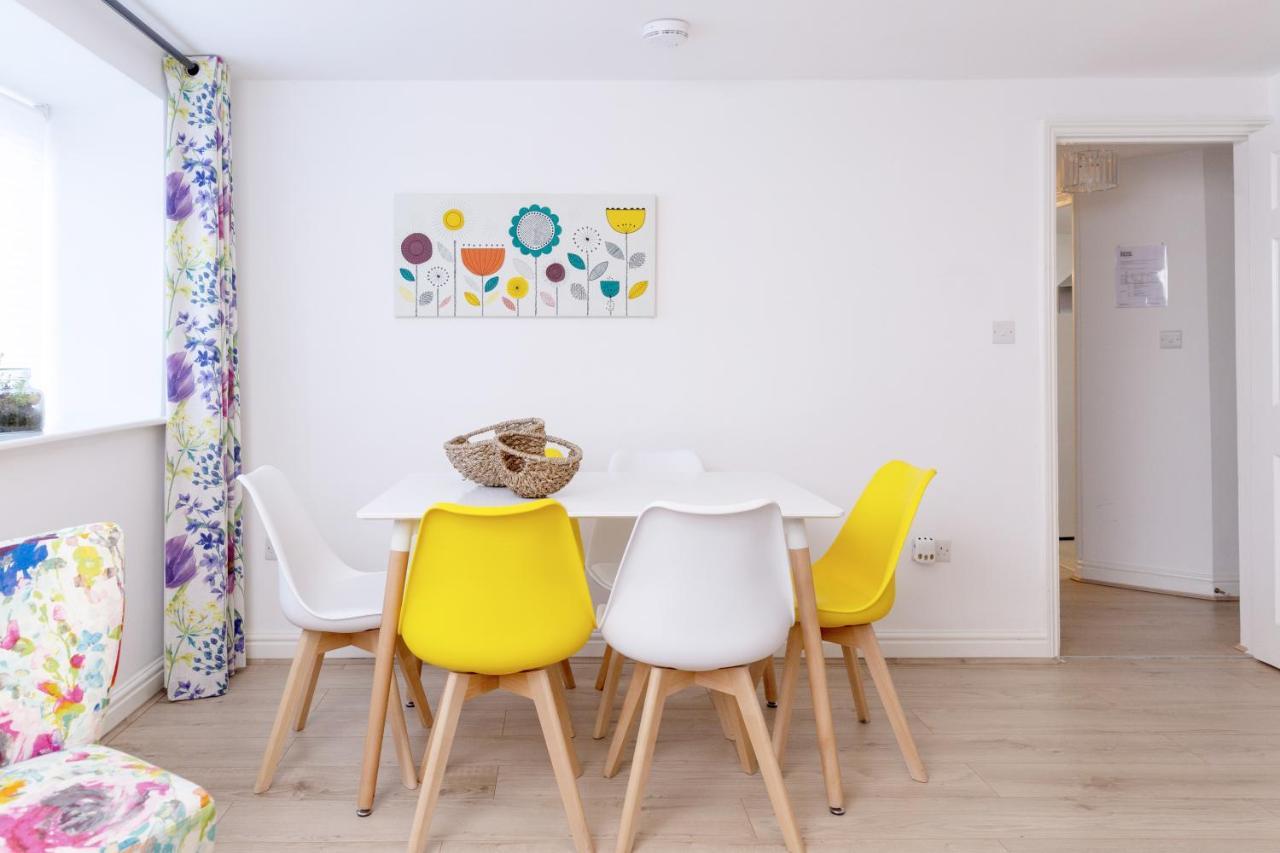 River Court Apartments Lets CBG Екстериор снимка