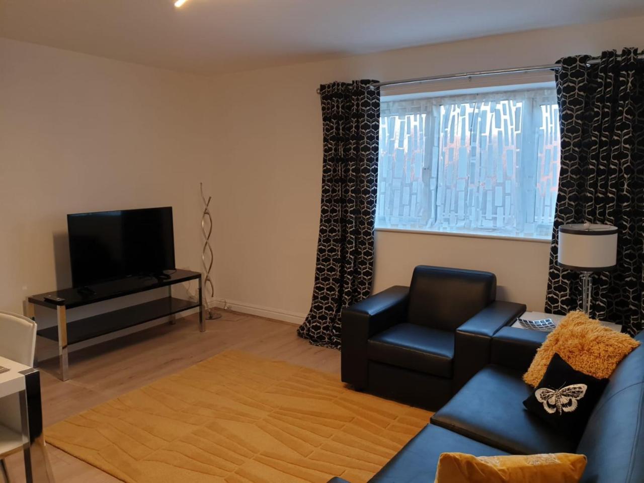 River Court Apartments Lets CBG Екстериор снимка