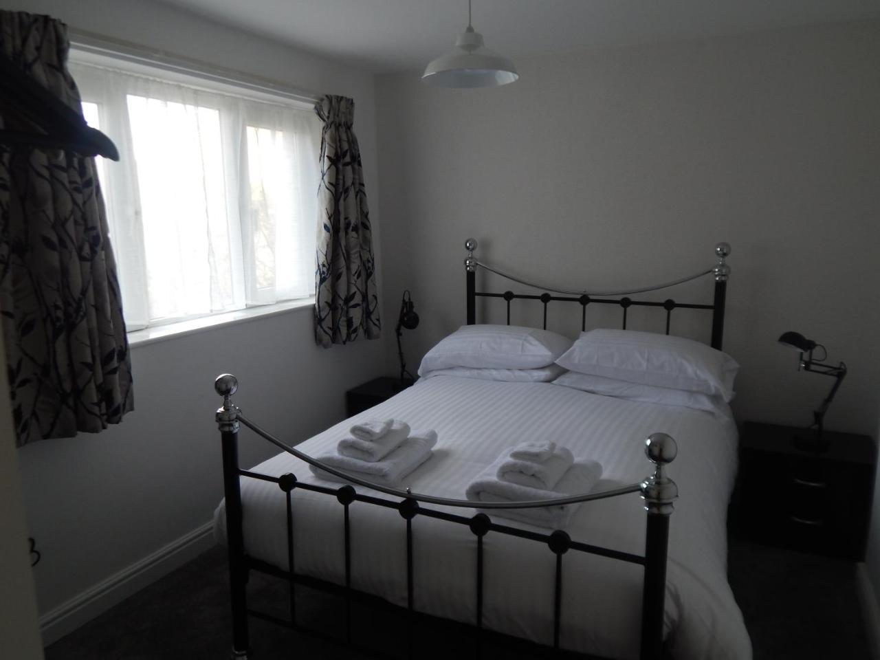 River Court Apartments Lets CBG Екстериор снимка