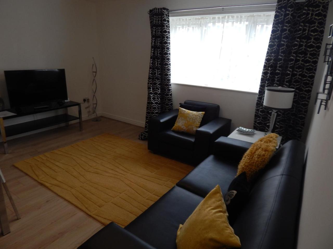 River Court Apartments Lets CBG Екстериор снимка