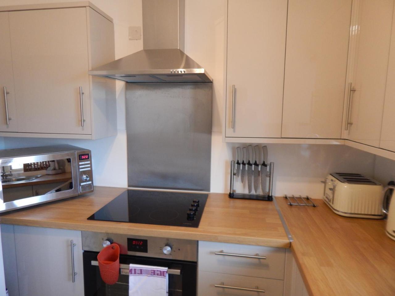 River Court Apartments Lets CBG Екстериор снимка