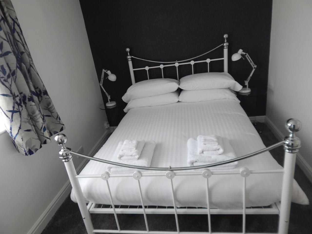 River Court Apartments Lets CBG Екстериор снимка